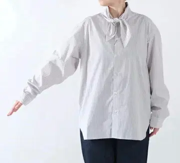 오르치발 스트라이프 보타이 셔츠 라이트 블루 슬로브 이에나