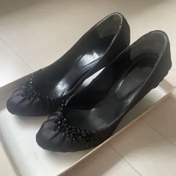 새상품급 고급 비즈 장식 블랙 하이힐