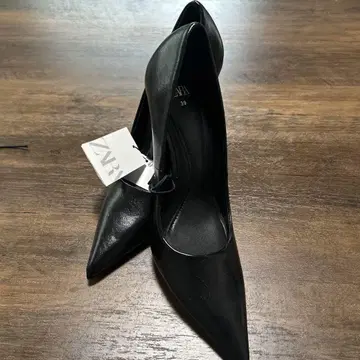 ZARA 블랙 스틸레토 하이힐 39