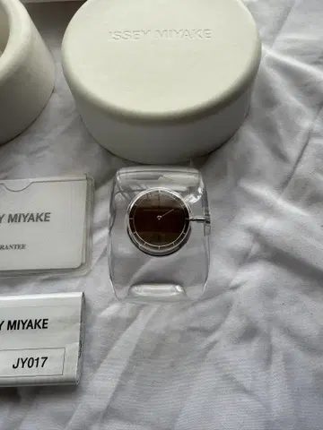 ISSEY MIYAKE O 오 뱅글 워치 클리어