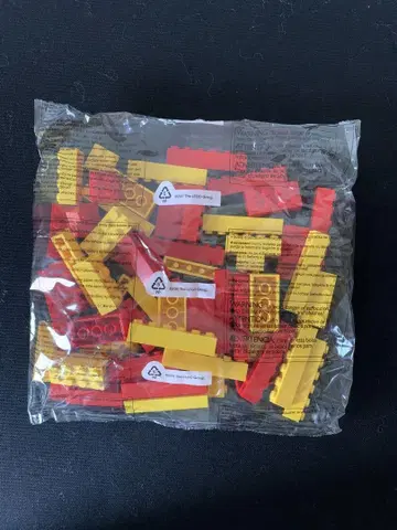 LEGO 빨간색과 노랑 블록 세트