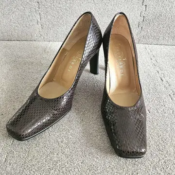TRUSSARDI 펌프스 스퀘어토 크로커다일 패턴 브라운 가죽