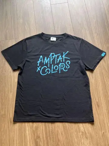 AMPTAK x COLORS 블랙 T셔츠 치구사군