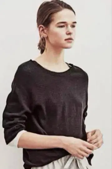 MARGARET HOWELL 다크 브라운 니트 스웨터