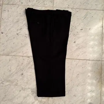 NEIL BARRETT 블랙 크롭 팬츠
