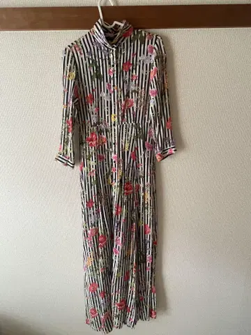 ZARA WOMAN 스트라이프 꽃무늬 긴팔 원피스