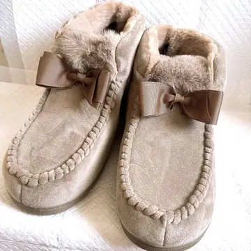 베이지 리본 포함 어그 부츠