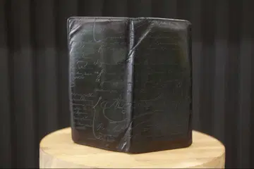 벨루티 에베네 칼리그래피 지갑 정가 13만 엔