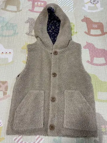 후드 부착 베이지 보아 베스트
