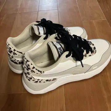 PUMA 레오파드 무늬 스니커즈