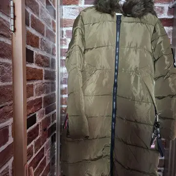 퍼 달린 다운 자켓 올리브