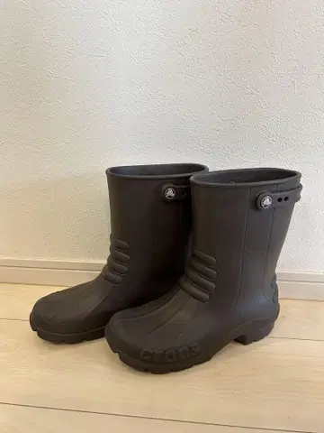 [ ] 새상품급: crocs 브라운 레인부츠 M 6 / W 8