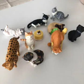 *고양이 피규어 9개 세트 + 고양이 치즈 케이크