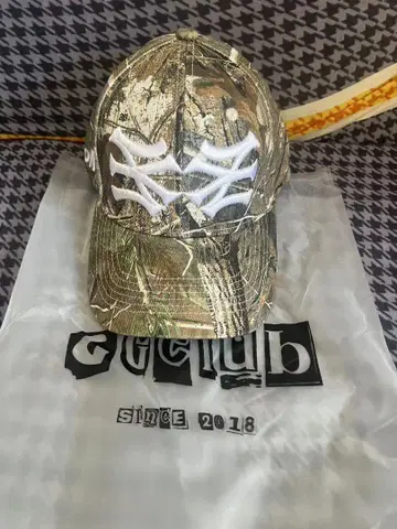 OMA 헌팅 캡 화이트 로고 카모 패턴