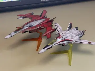 반다이 1/100 VF-25, YF-29 파이터 모드 도색 완료 완성품