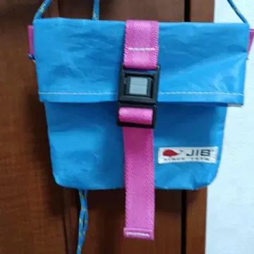 JIB 체스트 포켓 CHPOS 로켓 블루 x 핑크 / 뒷면: 핑크