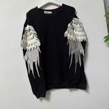 깃털 자수 블랙 후드티