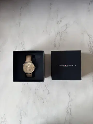 TOMMY HILFIGER 플라워 무늬 여성용 시계