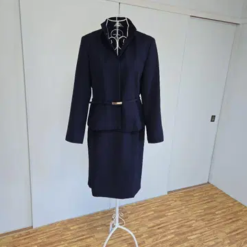 네이비 스커트 수트 버튼 달린 자켓