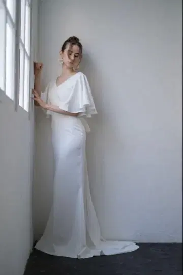 화이트 플레어 슬리브 롱 드레스