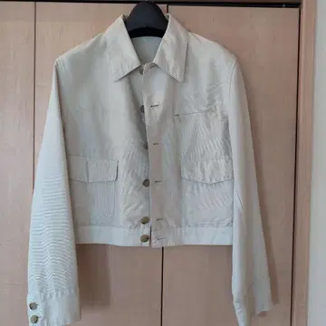 테드옴므 크림색 크롭 자켓