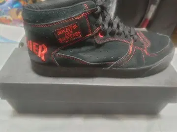 THRASHER BUCHANAN DOG 스니커즈