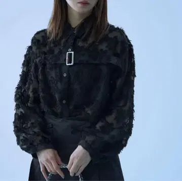 프론트 벨트 포함 꽃 프린지 시어 셔츠 [ 블랙 ] chunpi
