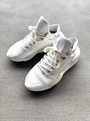 Y-3 화이트 스니커즈