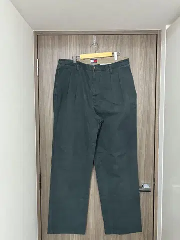 Tommy Hilfiger 다크 그린 치노 팬츠