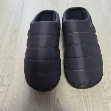 SUBU 다크 그레이 슬리퍼 퀼팅