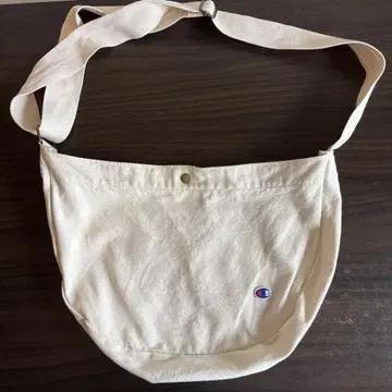 Champion 숄더백 아이보리