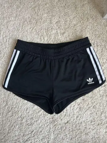 adidas 블랙 숏팬츠 사이드 스트라이프