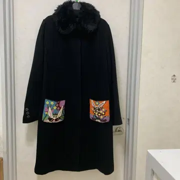 알베로베로 롱 코트 토끼 비즈 자수 블랙 퍼 포함