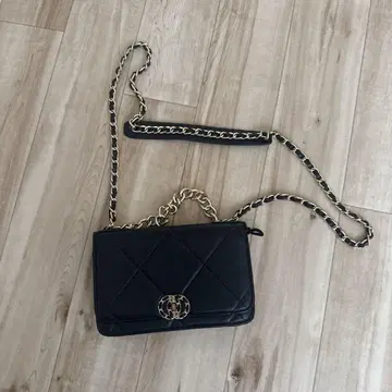 블랙 퀼팅 숄더백