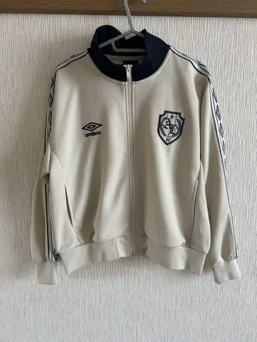 umbro 크림색 집업 자켓