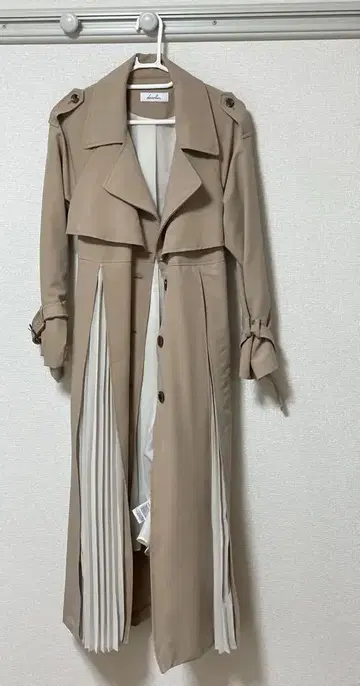 베이지 트렌치코트 허리 벨트 포함