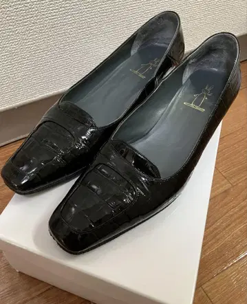 토끼 에나멜 펌프스