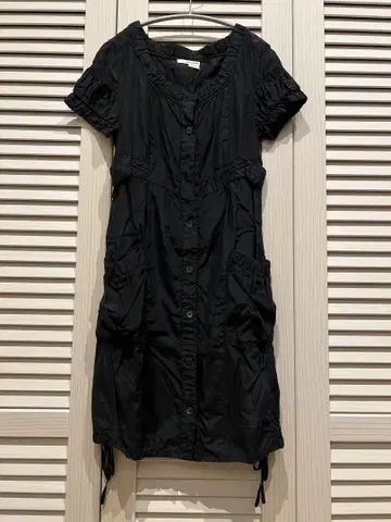 DKNY JESNS 슬리브리스 원피스