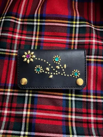 트래커 지갑 S 사이즈 플라워&리프 스터드 가죽