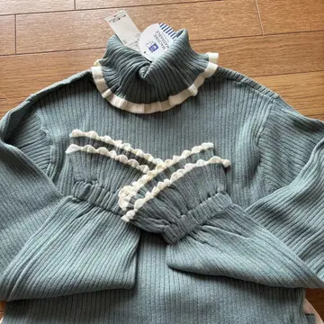 새상품 스캘럽 배색 터틀 니트 타임세일