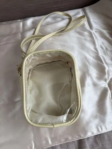 크림색 덕질 백