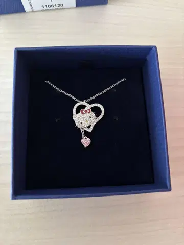 Swarovski 하트 모양 헬로키티 목걸이