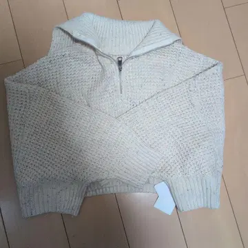 blanco. 택 포함 새상품! 크림색 지퍼 스웨터 짧은 기장 M 사이즈