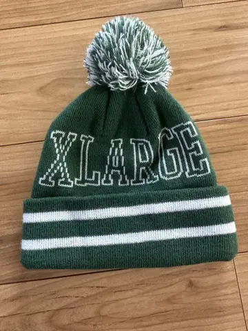 XLARGE 그린 컬러 폼폼 포함 니트 모자