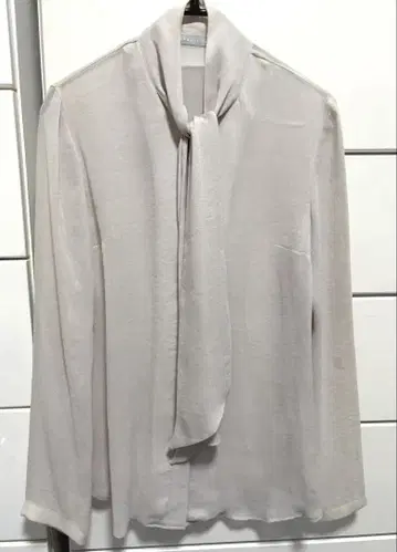theory luxe 보타이 블라우스 모카 베이지