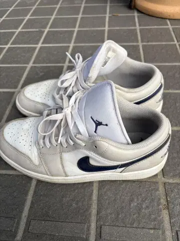 Jordan 화이트/네이비 스니커즈