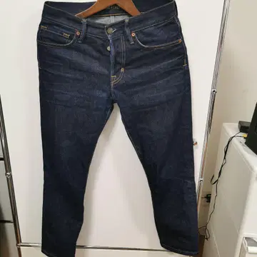 톰포드 스트레이트 데님 30 사이즈 다크 블루