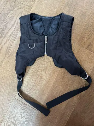 UN3D. PADDED short VEST 블랙