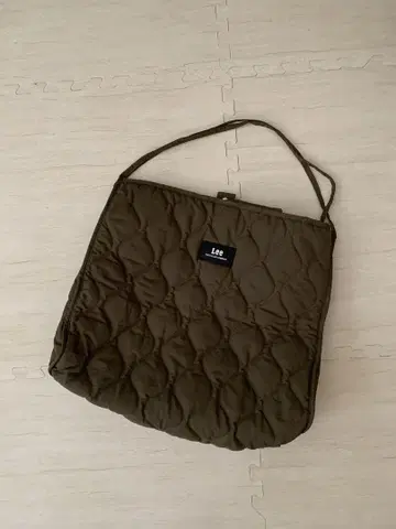 새상품급 Lee 퀼팅 토트백 올리브 대용량