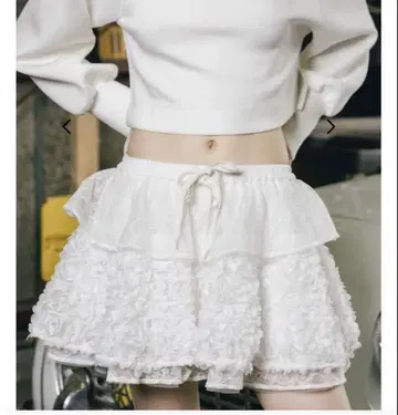 THE TOE Mayfair Lace Skirt